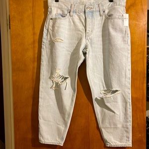 NWT Women’s distressed Mid Rise Tapered slouchy Light Wash Denim size 6 petite